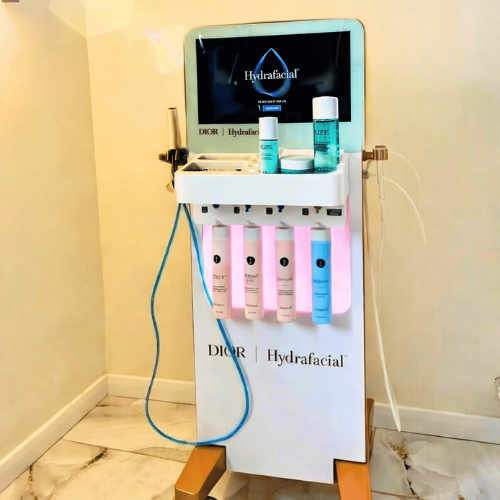 Aparat Dior Hydrafacial la Avaten Clinique din Iași – tratament facial premium cu seruri și produse de îngrijire a pielii