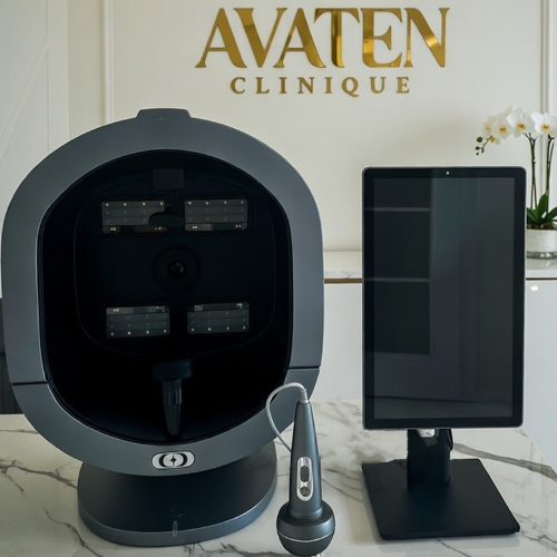 Tehnologie AI Skin Analyzer la Avaten Clinique Iași – echipament profesional de analiză a pielii cu spectru multiplu